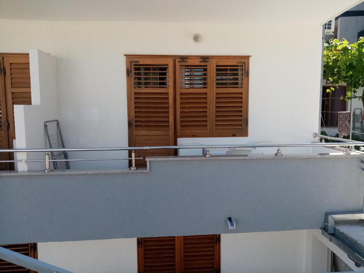 Apartments Iva Baška Voda Buitenkant foto