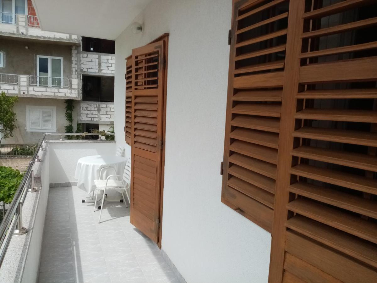 Apartments Iva Baška Voda Buitenkant foto