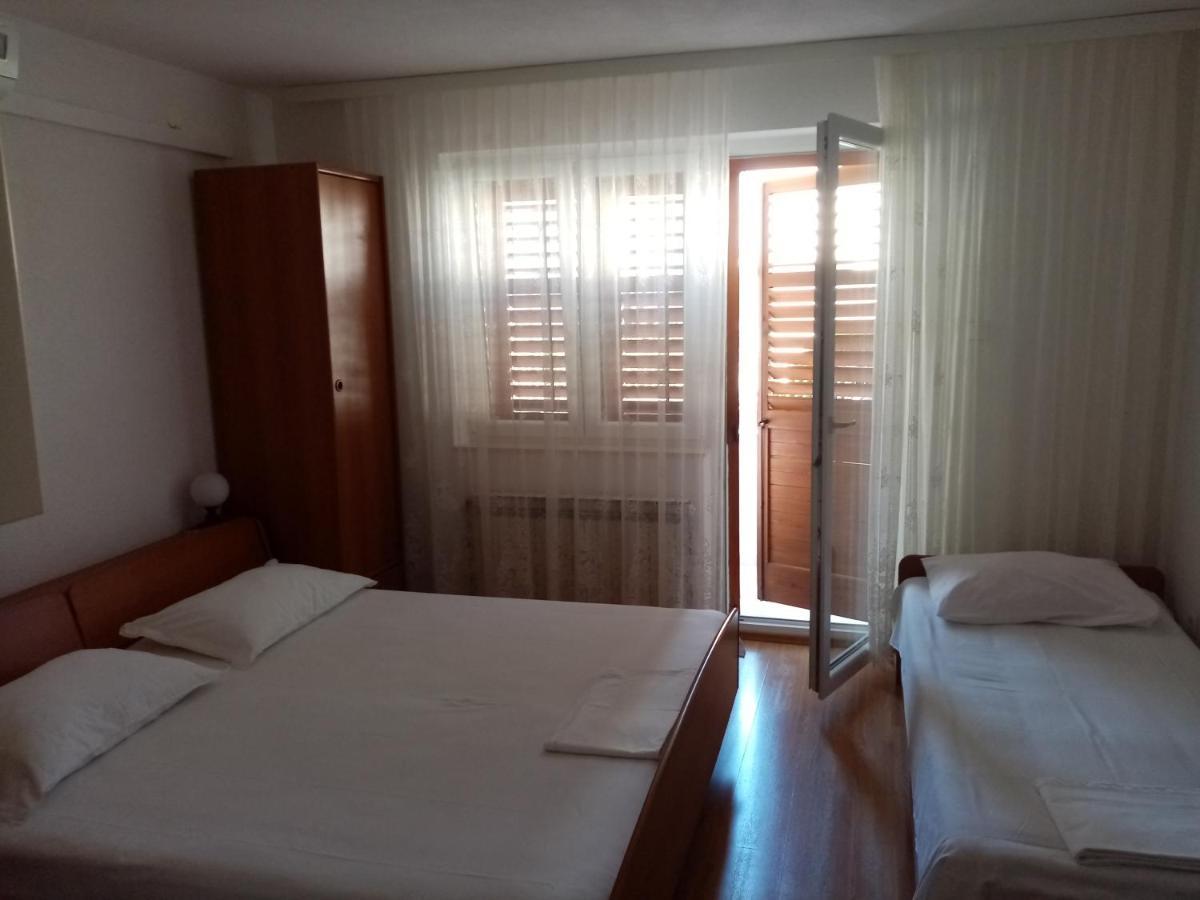 Apartments Iva Baška Voda Buitenkant foto